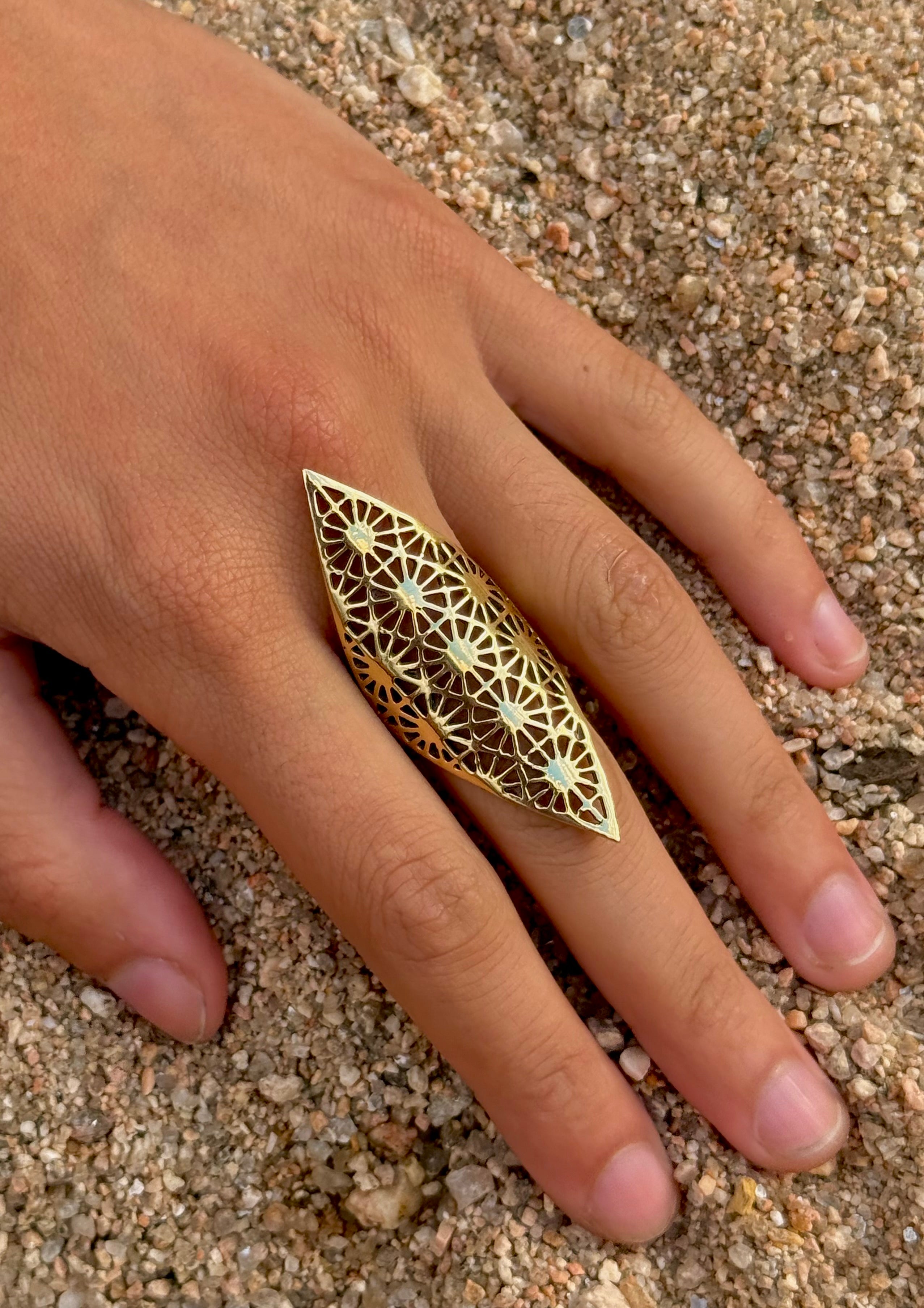 Mandala Solar ~ Anillo Dorado