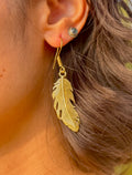 Aros Pluma Dorada ~ Joyería Bohemia