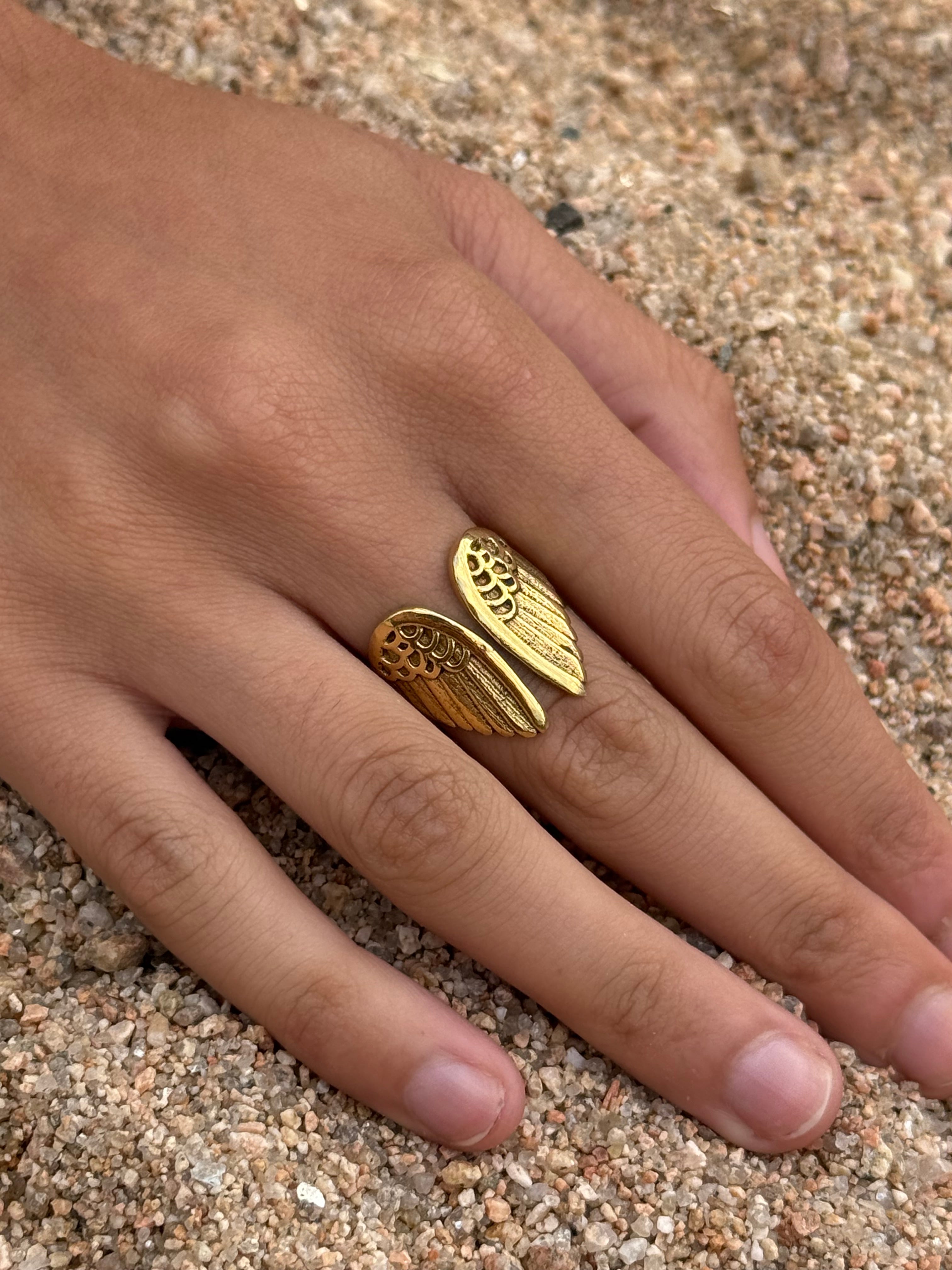 Alas de Libertad ~ Anillo Dorado