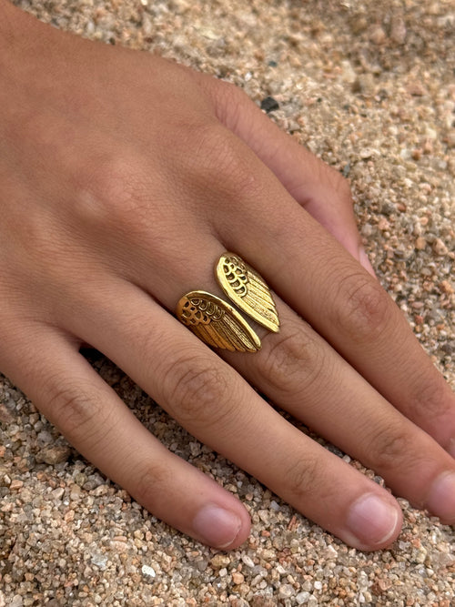 Alas de Libertad ~ Anillo Dorado