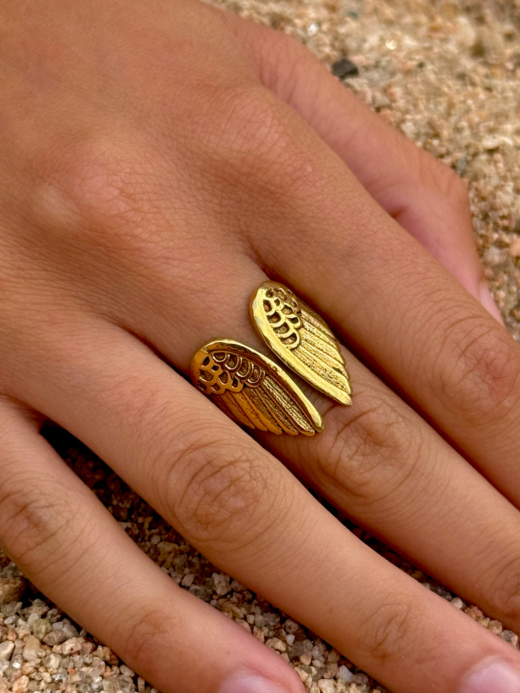 Alas de Libertad ~ Anillo Dorado