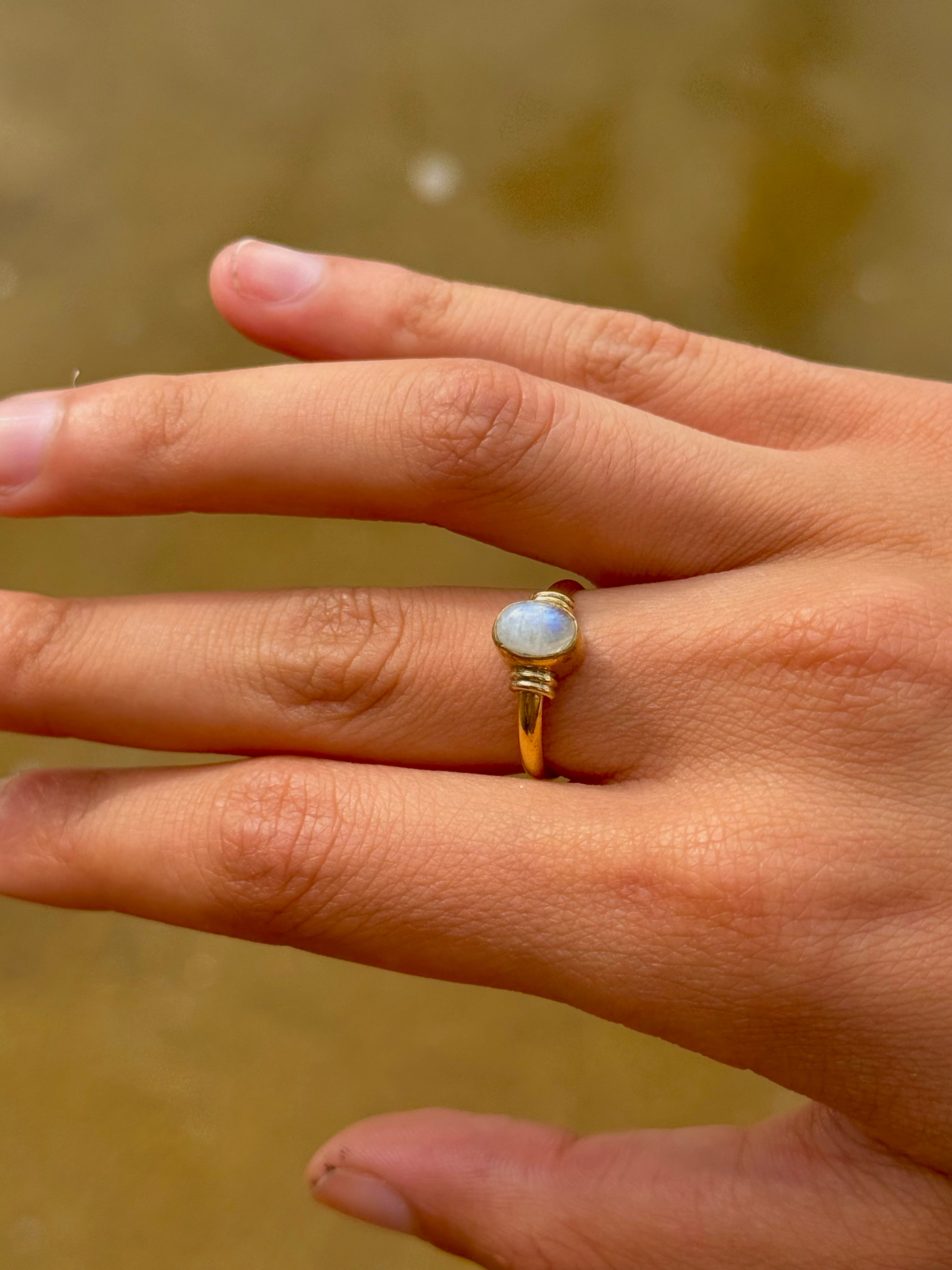 Ojo de la diosa ~ Anillo Boho con Piedra Luna