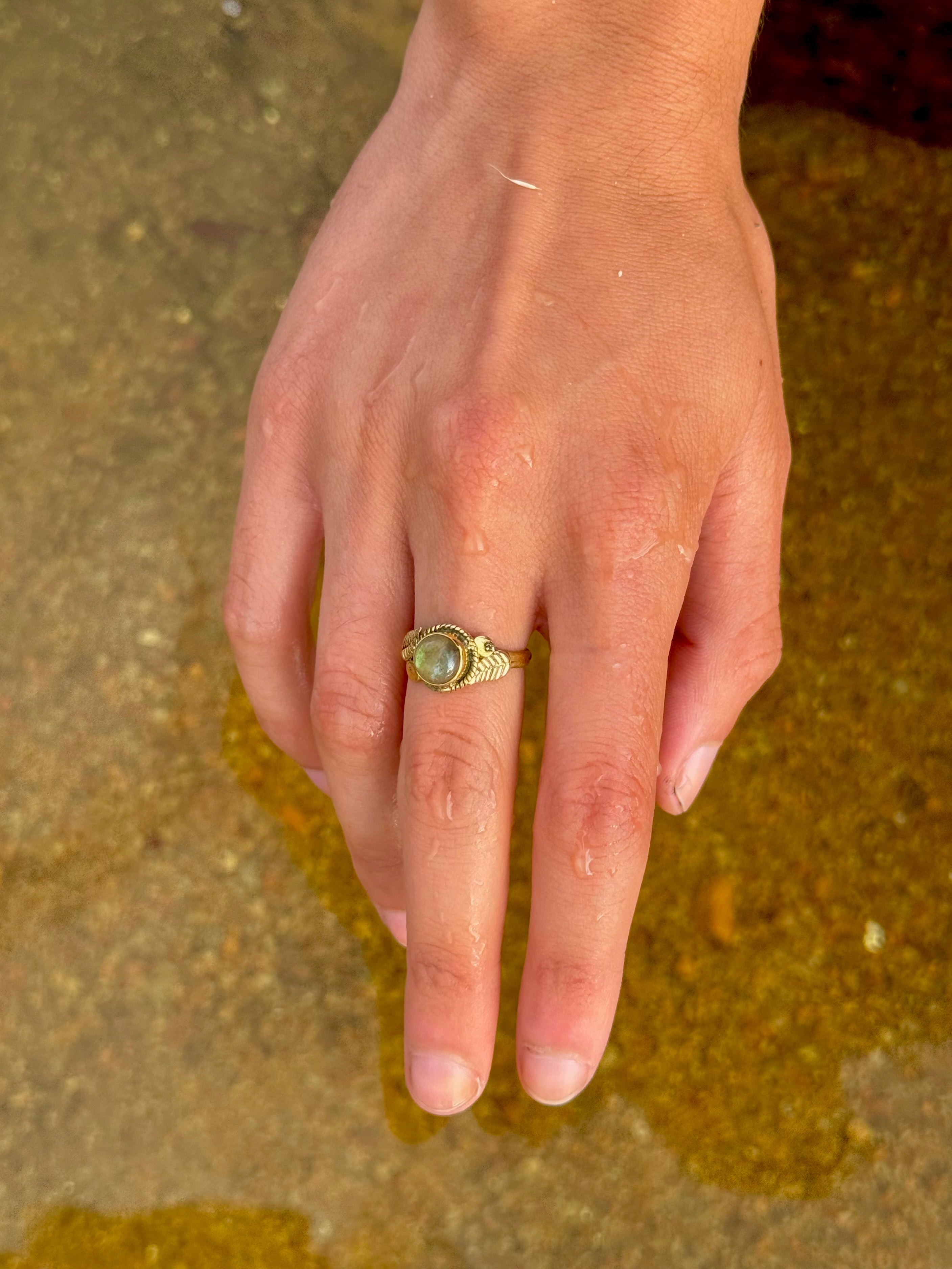 Guardiana de Labradorita ~ Anillo Boho
