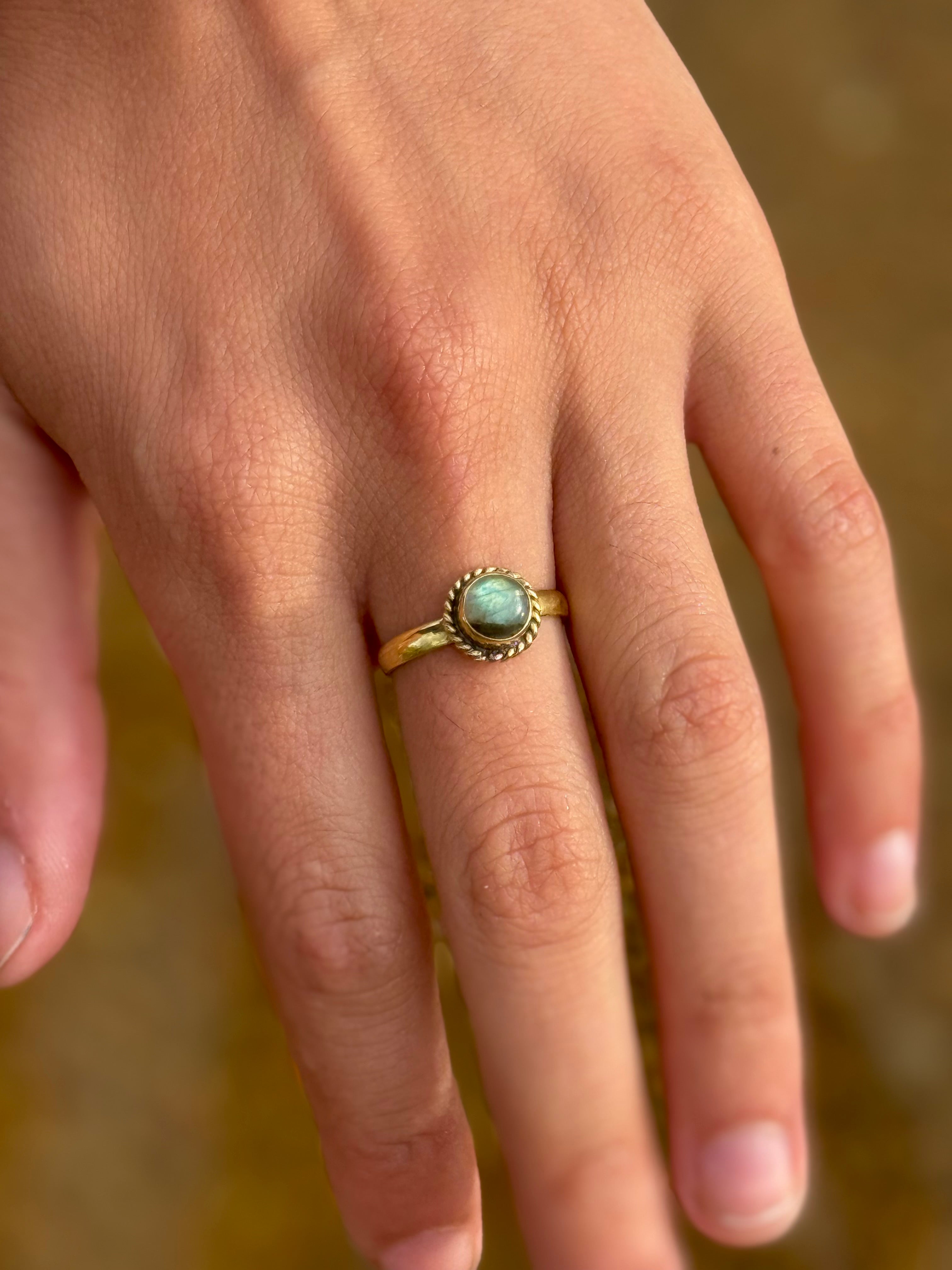 Oráculo Claro ~ Anillo con Labradorita